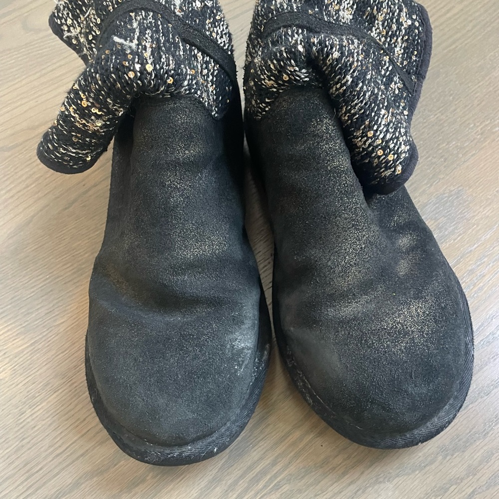 UGG, Black and Gold Metallic, Women’s 9
